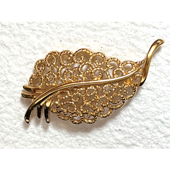 Monet Paisley Filigree Openwork Leaf and Branch Brooch Gold Tone - Picture 1 of 8